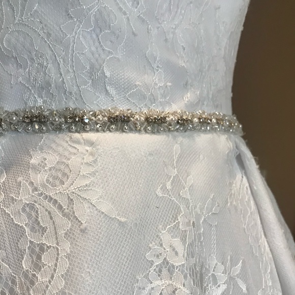 White wedding ball gown - Picture 5 of 6